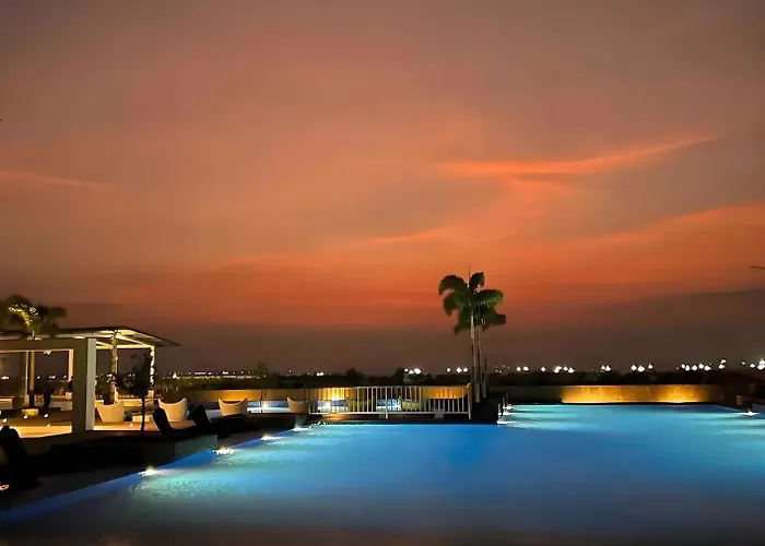 Elegant Oceanview Suite, Near Okada *